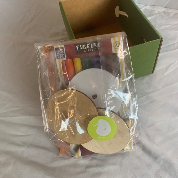 NWT Kiwi Crate My Spinning Colors - Picture 3 of 5